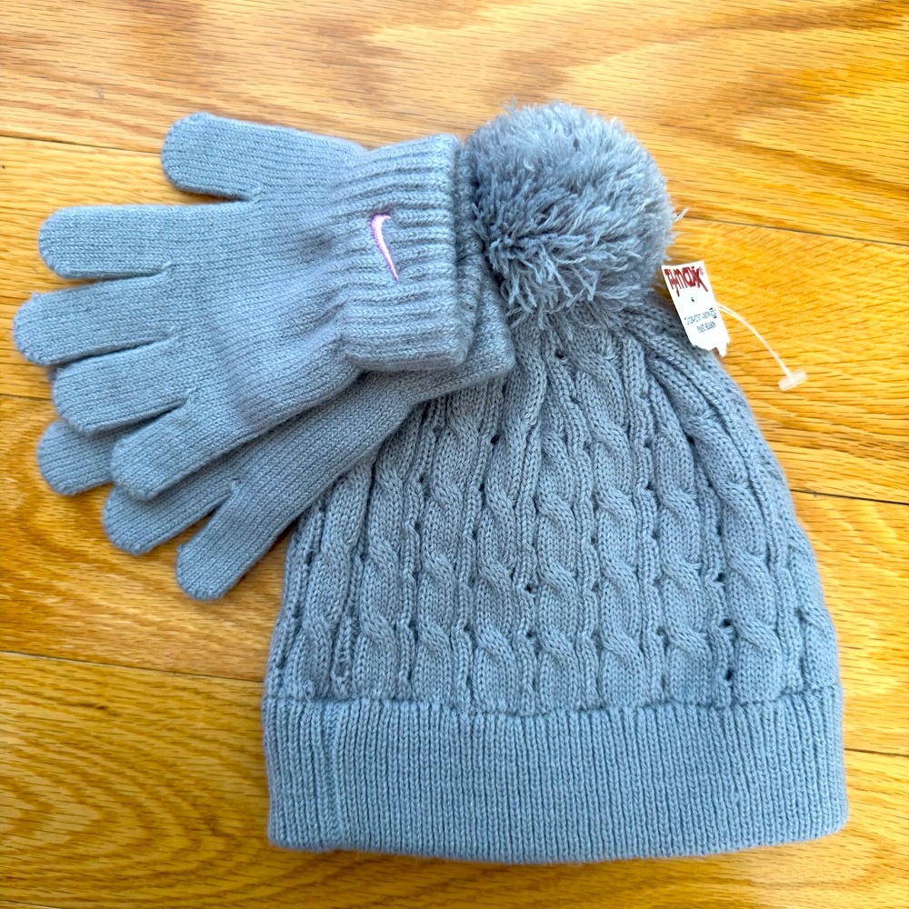 Brand new Nike hat and gloves
